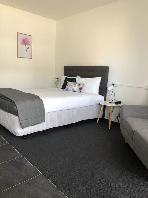 Commodore Motor Inn - Accommodation Georgetown 2