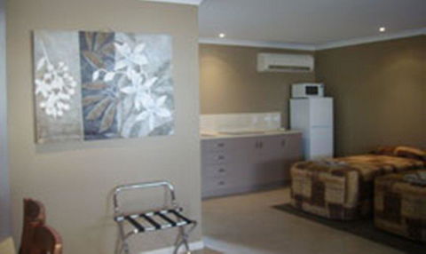 Cosmos Country Motor Inn - Accommodation Georgetown 0