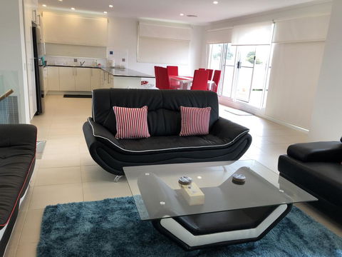 Cowes Holiday Haven - Property #2 - Accommodation Georgetown 0
