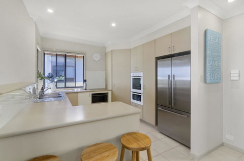 Currumbin Beachside Holiday Home - Accommodation Georgetown 3