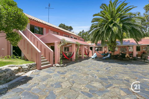Dolphins Backpackers - Accommodation Georgetown 0