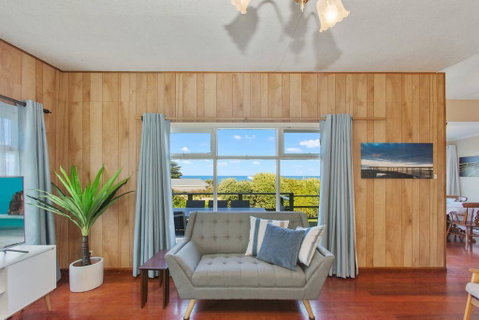 EIGHTY STEPS - Walk To The Ocean Edge - Accommodation Georgetown 0