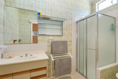 EIGHTY STEPS - Walk To The Ocean Edge - Accommodation Georgetown 1