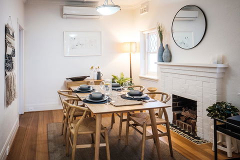 Elwood Beach Calming Tones - Pets, Garden - Accommodation Georgetown 3