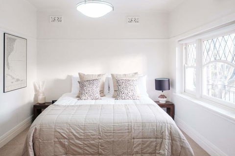 Elwood Beach Calming Tones - Pets, Garden - Accommodation Georgetown 2