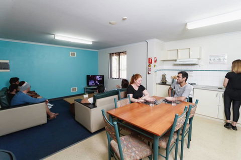 Erica Underwood House 6 Bedroom Flat - Accommodation Georgetown 3