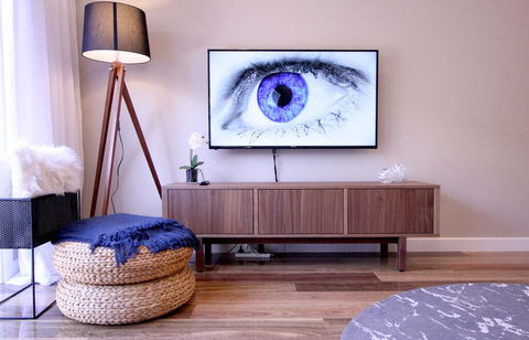 EVOLVE Near Adelaide CBD - Netflix / Wine / Lock Up Garage! - Accommodation Georgetown 1