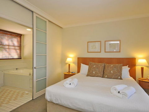 Executive 1 Bedroom Spa Villa Located Within Cypress Lakes Resort - Accommodation Georgetown 2