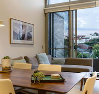 Explore Sydney from a peaceful modern apartment - Accommodation Georgetown