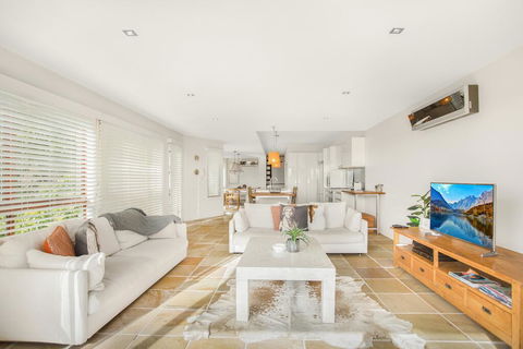 Family House With BBQ Deck, Water View And Parking - Accommodation Georgetown 0