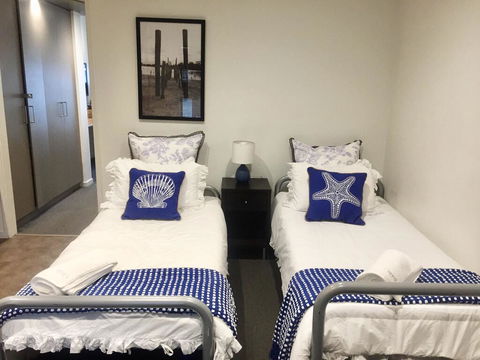 FAMILY ISLAND GETAWAY - BEACHFRONT APARTMENT - Accommodation Georgetown 2