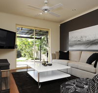 Feathers Serviced Townhouse - Accommodation Georgetown