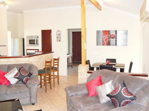 Geraldton Luxury Retreat 2 - Accommodation Georgetown 1