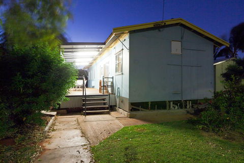 Getaway Villas Unit 3 - 3 Bedroom Self-Contained Villa With A Deck - Accommodation Georgetown 0