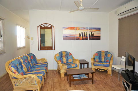 Getaway Villas Unit 3 - 3 Bedroom Self-Contained Villa With A Deck - Accommodation Georgetown 2