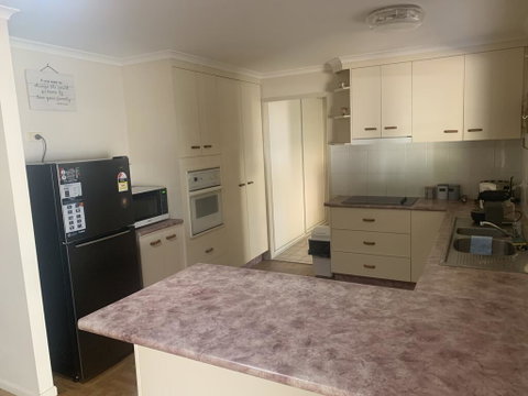 Gin Gin Budget Accommodation - Accommodation Georgetown 3