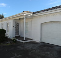 Glenelg Holiday Apartments-Colonial Square - Accommodation Georgetown