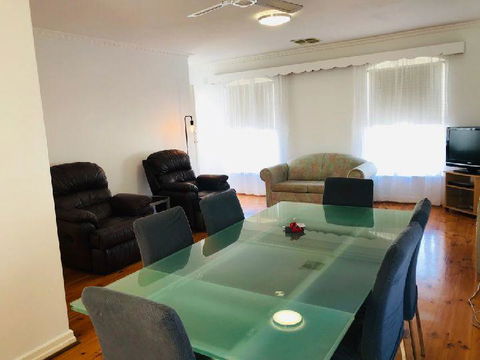Glenelg Holiday Apartments-Colonial Square - Accommodation Georgetown 2