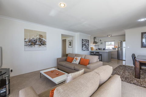 Golden Sands Beach Apartment - Accommodation Georgetown 1