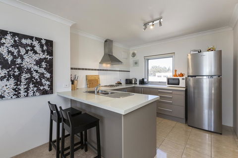 Golden Sands Beach Apartment - Accommodation Georgetown 3