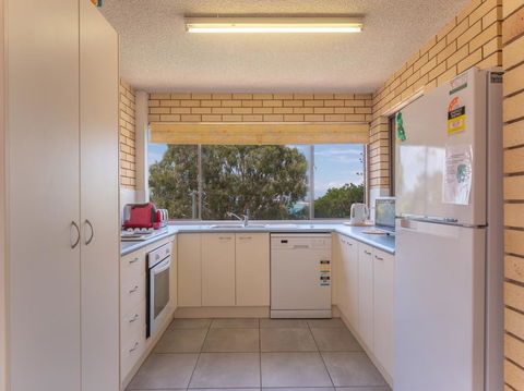 Golden Shores U7, 21 Landsborough Parade - Accommodation Georgetown 2