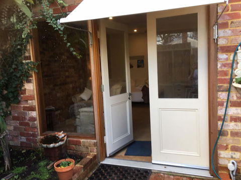 Gorgeous Studio 2 Minutes From The Heart Of Subiaco - Accommodation Georgetown 2