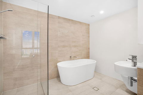 Grand Beach Views In 2-Bed Apartment With Balcony - Accommodation Georgetown 2