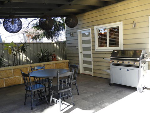 Guesthouse With Pool & BBQ - 10 Kms From CBD - Accommodation Georgetown 0