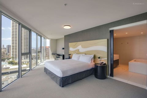 H Ocean View In Surfers Paradise - Accommodation Georgetown 2