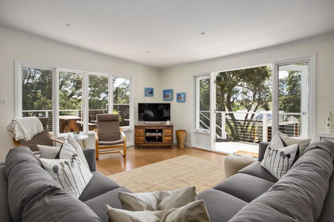 Harleian Beach House: Walk To Both Beaches - Accommodation Georgetown 1