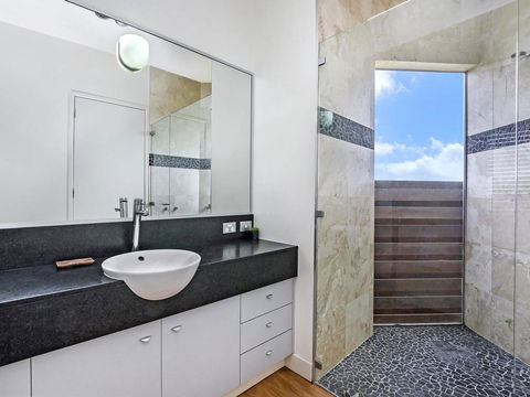 HEARN'S BEACH HOUSE - Accommodation Georgetown 3