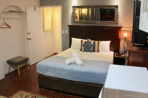 Hideaway Noosa Men Only Beach Resort - Accommodation Georgetown 3