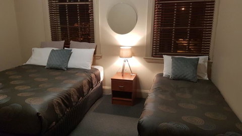 Highlands Hotel - Accommodation Georgetown 1
