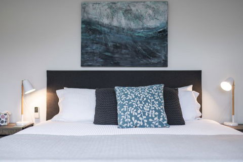 Hilltop Apartments Phillip Island - Accommodation Georgetown 3