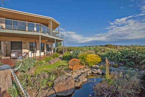 Hilltop Apartments Phillip Island - Accommodation Georgetown 0