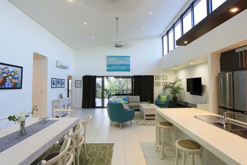 Hilltop Views - Cannonvale - Accommodation Georgetown 3