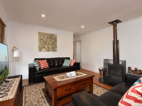 Kangaroo Cottage - Cute Accom In Bushland Setting - Accommodation Georgetown 1