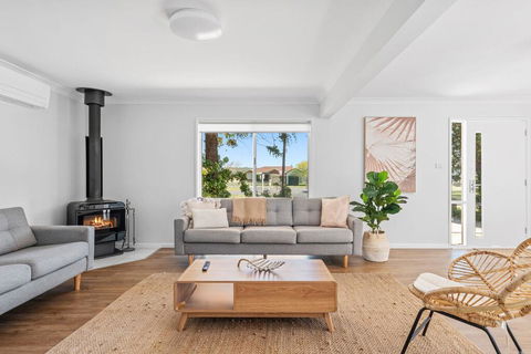 Kendall Cres 49 Burrill Lake - Accommodation Georgetown 2