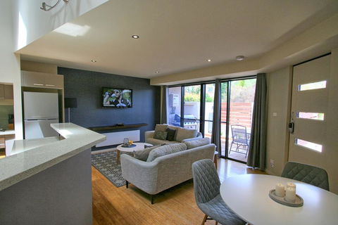 Khione 5/23-25 Kirwan Close - Accommodation Georgetown 2
