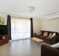 Kingfisher - Pet-Friendly - 10 Mins to Hyams Beach - Accommodation Georgetown