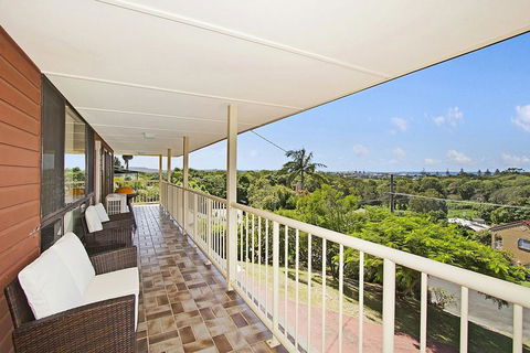 KINGSCLIFF HOLIDAY HOME ON THE HILL - SYD'S VIEW - Accommodation Georgetown 3