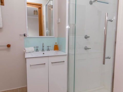 Kookas Nest - Waterfront Home, Tranquil Setting - Accommodation Georgetown 1