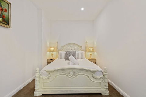 KOZYGURU Belrose Modern Designer 2 Bed + FREE Parking - Accommodation Georgetown 2