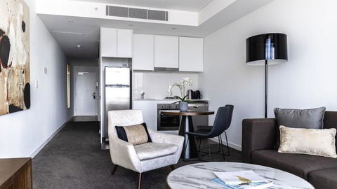 KOZYGURU Chatswood Luxury Studio NCH088 - Accommodation Georgetown 2
