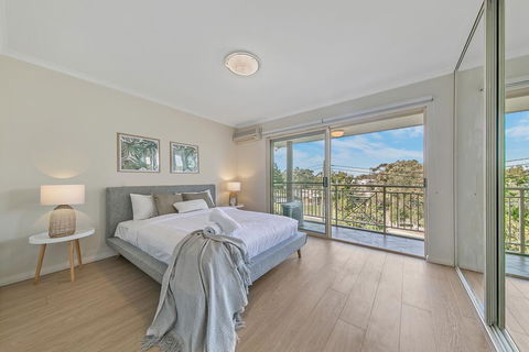 KOZYGURU MARSFIELD WALK TO MACQUARIE UNIVERSITY 3 BEDROOM NMA094 - Accommodation Georgetown 1