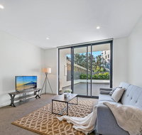 KOZYGURU WOLLI CREEK KOZY 3 BED APT  FREE PARKING NWC009 - Accommodation Georgetown