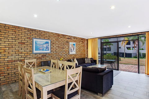 Kurrawa Close, Unit 2, 14 - Accommodation Georgetown 2