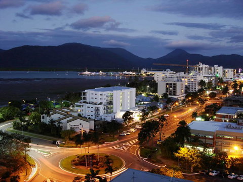 Lake Central Cairns - Accommodation Georgetown 2