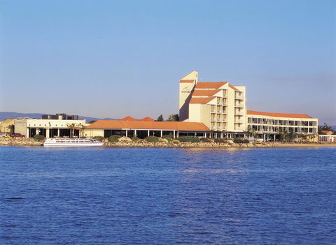 Lakes Hotel - Accommodation Georgetown 0