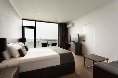 Lakes Hotel - Accommodation Georgetown 3